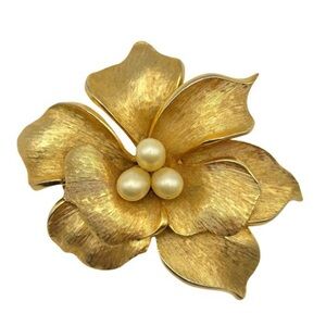 Vintage Large Gold Tone Articukated Flower Brooch with Pearls